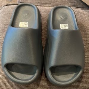 YZY SLIDE ADIDAS BRAND NEW